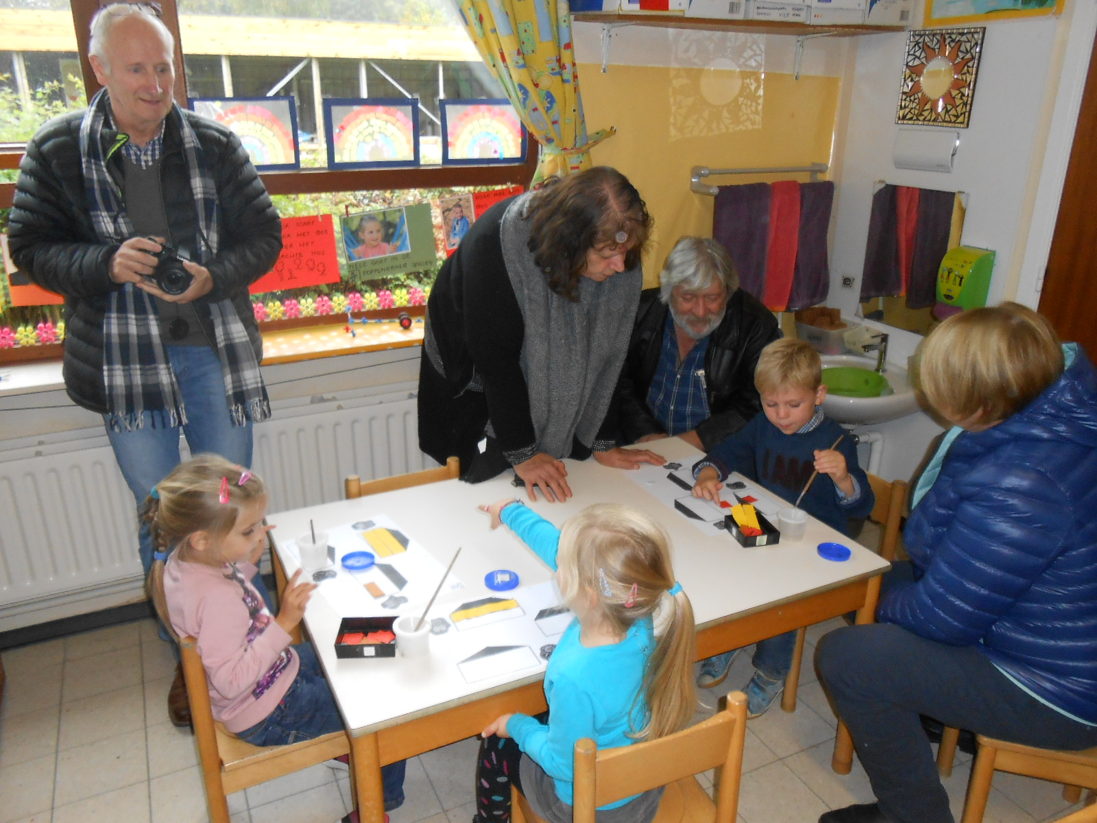 grootouders op bezoek in de klas van juf Claire